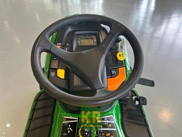 Grote foto john deere x380 692958 tuin en terras zitmaaiers