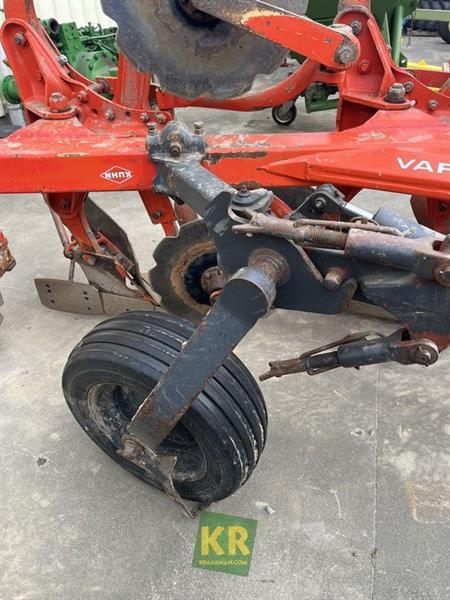 Grote foto kuhn vari master 121 690785 agrarisch ploegen