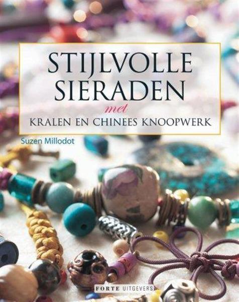 Grote foto stijlvolle sieraden met kralen en chinees knoopw boeken hobby en vrije tijd