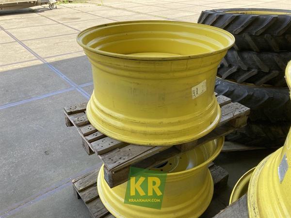 Grote foto john deere 16 x 24 velg 692573 agrarisch tuinbouw