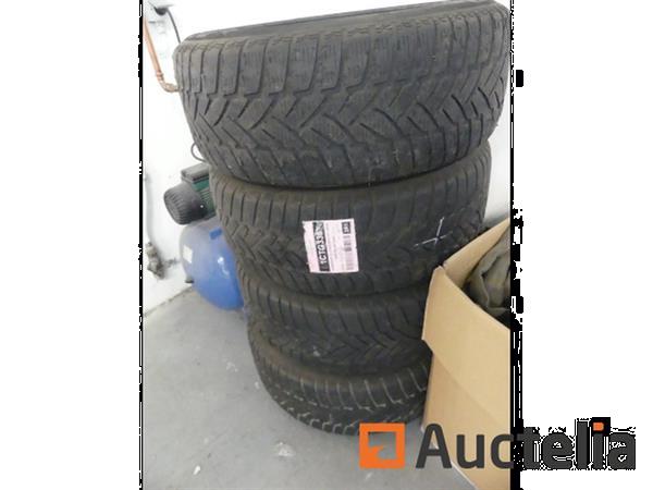 Grote foto set van 4 banden op aluminium velgen agrarisch wielen
