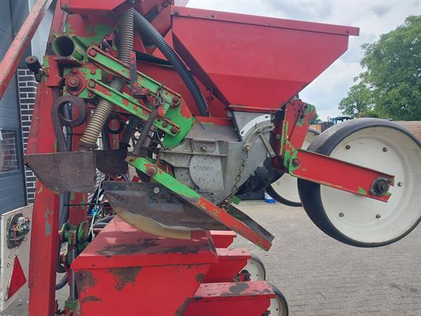 Grote foto vicon monoair maiszaaimachine 8 rijen agrarisch zaaimachines