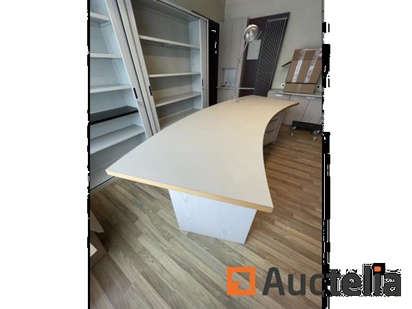 Grote foto logistiek mooi stijlvol bureelmeubel met ladenblokken n echt esdoorn fineer doe het zelf en verbouw hefwerktuigen