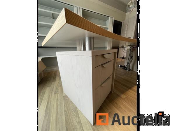 Grote foto logistiek mooi stijlvol bureelmeubel met ladenblokken n echt esdoorn fineer doe het zelf en verbouw hefwerktuigen