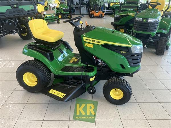 Grote foto john deere x107 692646 tuin en terras zitmaaiers