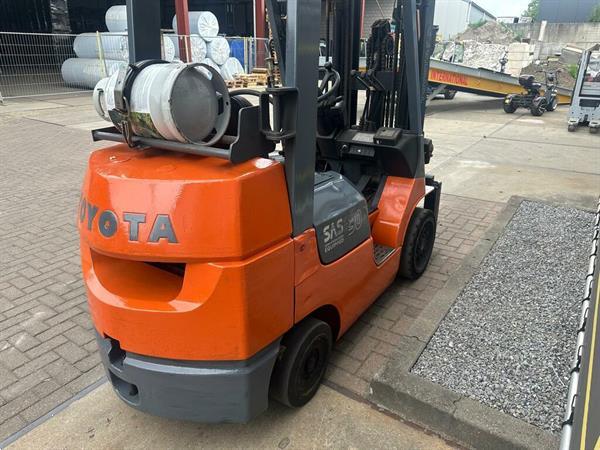 Grote foto vs 22045 triplex lpg heftruck toyota sidehift freelift bj2001 agrarisch heftrucks