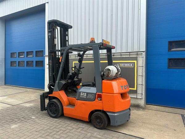 Grote foto vs 22045 triplex lpg heftruck toyota sidehift freelift bj2001 agrarisch heftrucks