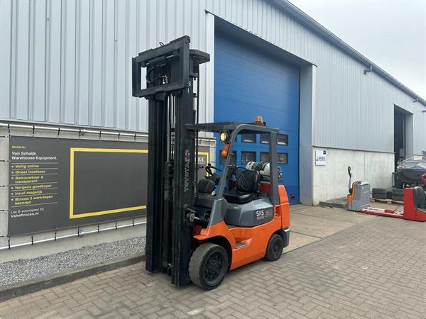 Grote foto vs 22045 triplex lpg heftruck toyota sidehift freelift bj2001 agrarisch heftrucks