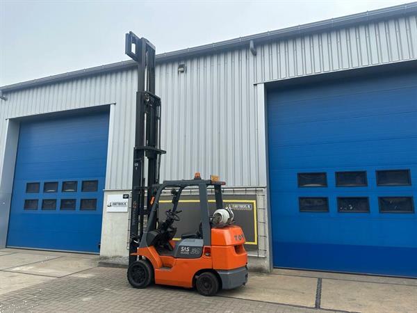 Grote foto vs 22045 triplex lpg heftruck toyota sidehift freelift bj2001 agrarisch heftrucks
