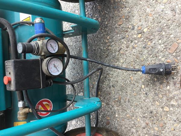 Grote foto gebruikte compressor makita ac240 doe het zelf en verbouw compressors
