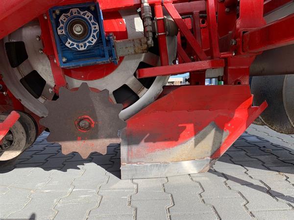 Grote foto elco beddenplantmachine 4 rijen met schijven agrarisch zaaimachines