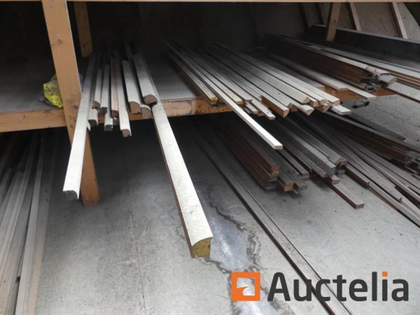 Grote foto hout pvc balans op de mezzanine grote hoeveelheid doe het zelf en verbouw ijzerwaren en bevestigingsmiddelen