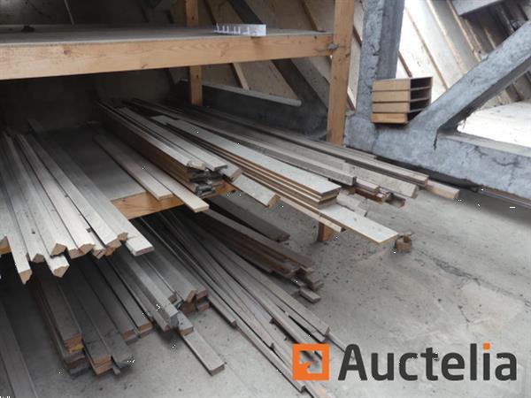 Grote foto hout pvc balans op de mezzanine grote hoeveelheid doe het zelf en verbouw ijzerwaren en bevestigingsmiddelen