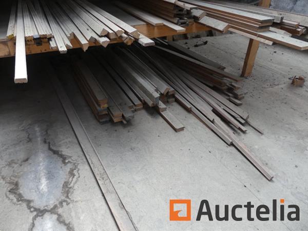 Grote foto hout pvc balans op de mezzanine grote hoeveelheid doe het zelf en verbouw ijzerwaren en bevestigingsmiddelen