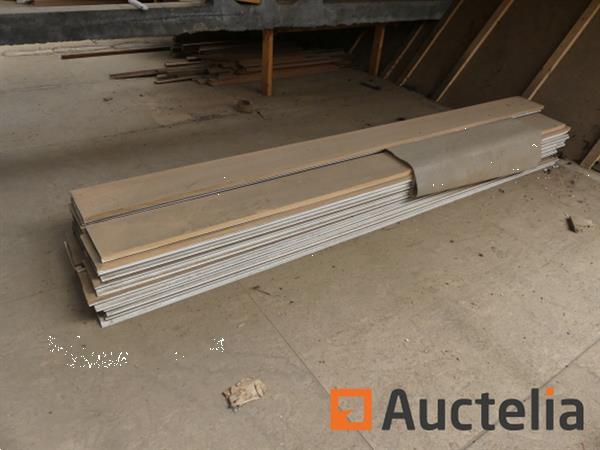 Grote foto hout pvc balans op de mezzanine grote hoeveelheid doe het zelf en verbouw ijzerwaren en bevestigingsmiddelen