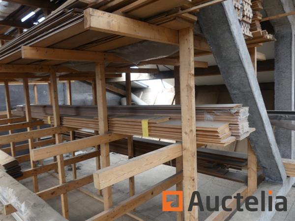 Grote foto hout pvc balans op de mezzanine grote hoeveelheid doe het zelf en verbouw ijzerwaren en bevestigingsmiddelen