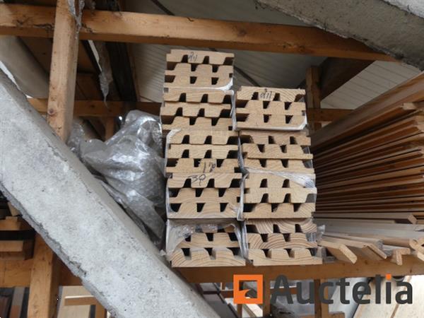Grote foto hout pvc balans op de mezzanine grote hoeveelheid doe het zelf en verbouw ijzerwaren en bevestigingsmiddelen
