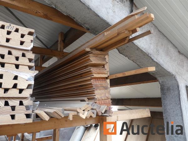 Grote foto hout pvc balans op de mezzanine grote hoeveelheid doe het zelf en verbouw ijzerwaren en bevestigingsmiddelen