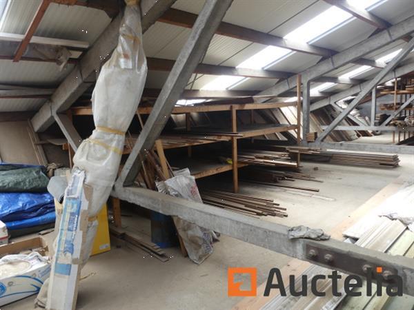Grote foto hout pvc balans op de mezzanine grote hoeveelheid doe het zelf en verbouw ijzerwaren en bevestigingsmiddelen