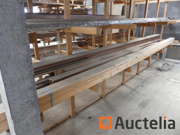 Grote foto hout pvc balans op de mezzanine grote hoeveelheid doe het zelf en verbouw ijzerwaren en bevestigingsmiddelen