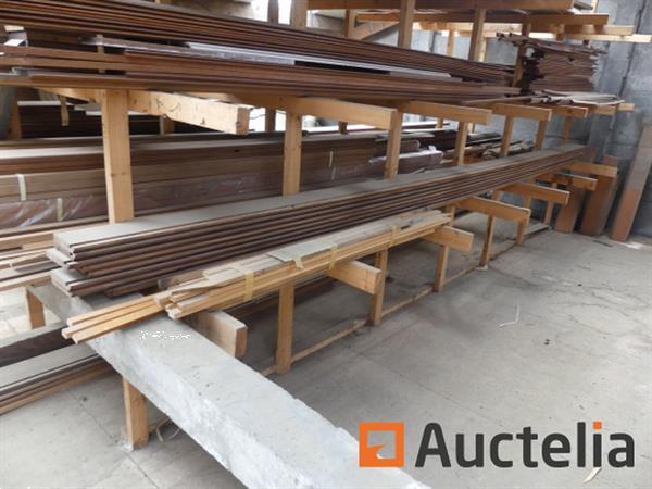 Grote foto hout pvc balans op de mezzanine grote hoeveelheid doe het zelf en verbouw ijzerwaren en bevestigingsmiddelen