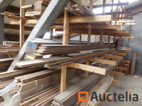 Grote foto hout pvc balans op de mezzanine grote hoeveelheid doe het zelf en verbouw ijzerwaren en bevestigingsmiddelen