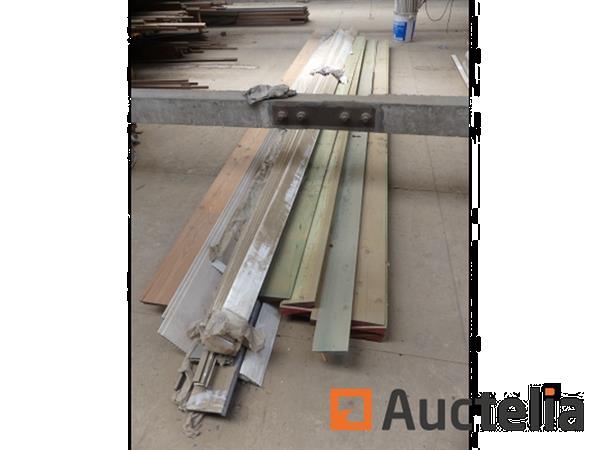 Grote foto hout pvc balans op de mezzanine grote hoeveelheid doe het zelf en verbouw ijzerwaren en bevestigingsmiddelen