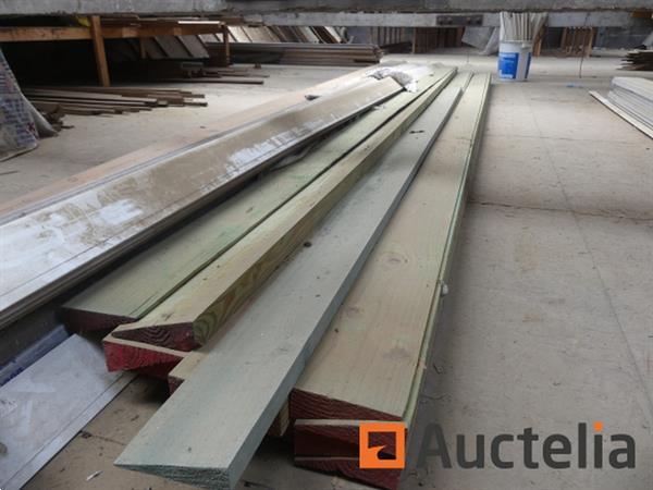 Grote foto hout pvc balans op de mezzanine grote hoeveelheid doe het zelf en verbouw ijzerwaren en bevestigingsmiddelen