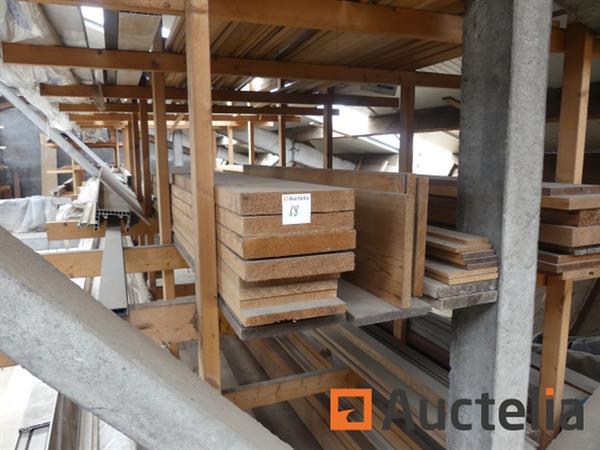 Grote foto hout pvc balans op de mezzanine grote hoeveelheid doe het zelf en verbouw ijzerwaren en bevestigingsmiddelen