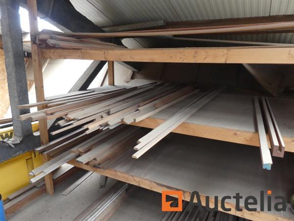 Grote foto hout pvc balans op de mezzanine grote hoeveelheid doe het zelf en verbouw ijzerwaren en bevestigingsmiddelen