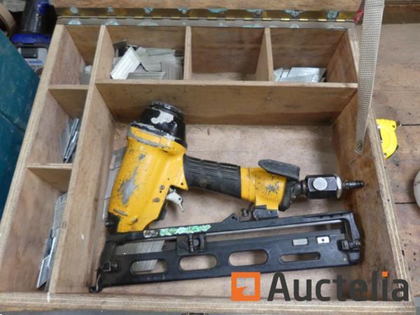 Grote foto 3 bostich pneumatische spijkermachines doe het zelf en verbouw gereedschappen en machines