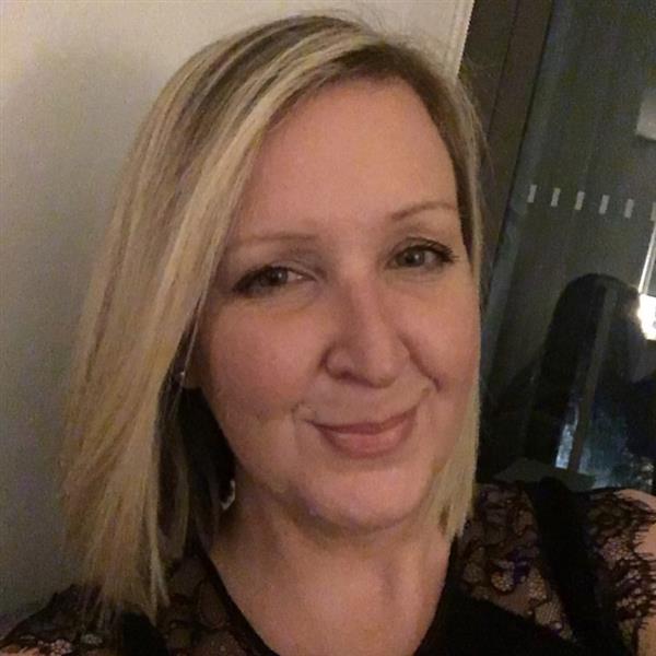 Grote foto op zoek naar een beetje liefde contacten en berichten vrouw zoekt man
