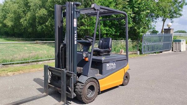 Grote foto still r60 30 3ton triplomast 4.7 mt 80v agrarisch heftrucks
