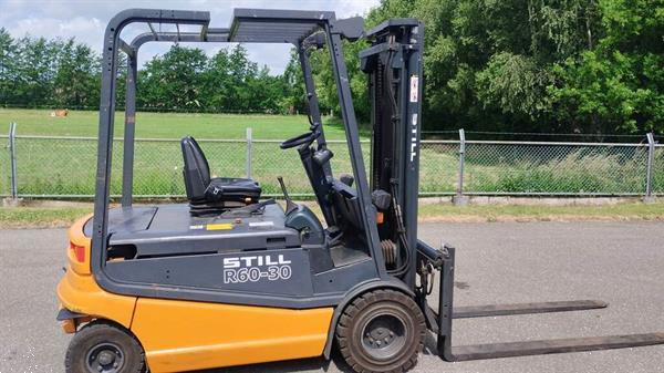 Grote foto still r60 30 3ton triplomast 4.7 mt 80v agrarisch heftrucks
