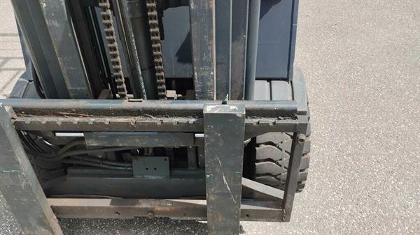 Grote foto still r60 30 3ton triplomast 4.7 mt 80v agrarisch heftrucks