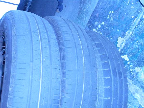 Grote foto 4 zeer goede banden met velg en wieldeksels auto onderdelen banden en velgen