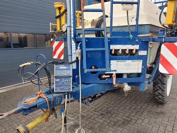 Grote foto sieger getrokken veldspuit 2200 liter 27 meter skl keuring agrarisch onkruidbestrijding