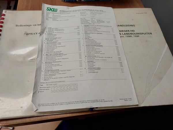 Grote foto sieger getrokken veldspuit 2200 liter 27 meter skl keuring agrarisch onkruidbestrijding