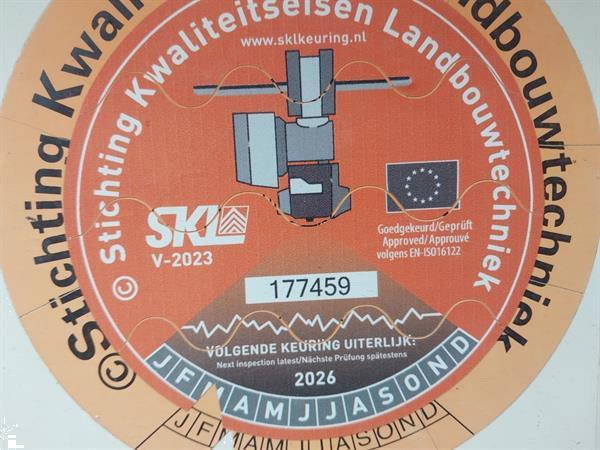Grote foto sieger getrokken veldspuit 2200 liter 27 meter skl keuring agrarisch onkruidbestrijding