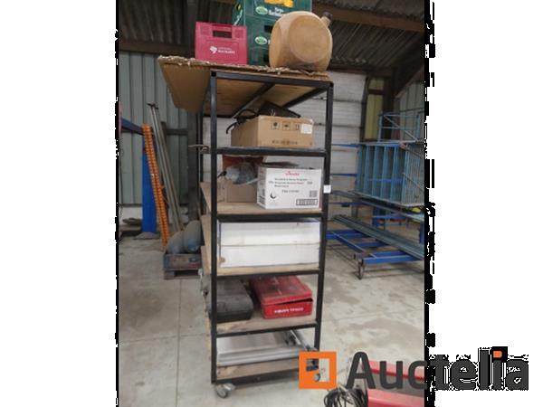 Grote foto metalen planken die niet kunnen worden gedemonteerd doe het zelf en verbouw hefwerktuigen