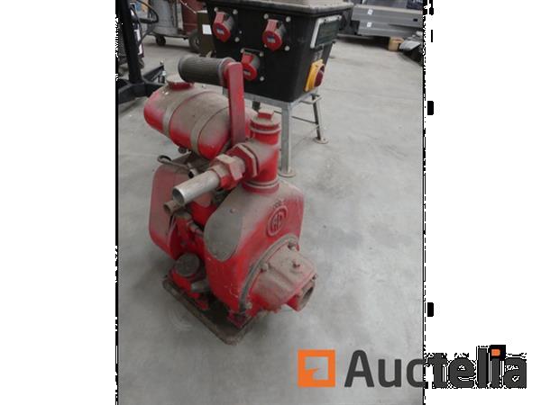 Grote foto benzine aangedreven waterpomp merk en model onbekend agrarisch pompen