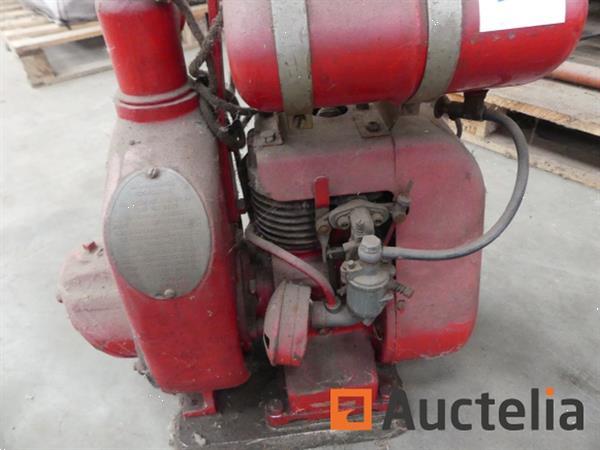 Grote foto benzine aangedreven waterpomp merk en model onbekend agrarisch pompen