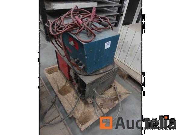Grote foto de machine van het booglassen generator op benzinemotor doe het zelf en verbouw ijzerwaren en bevestigingsmiddelen