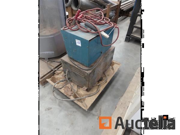 Grote foto de machine van het booglassen generator op benzinemotor doe het zelf en verbouw ijzerwaren en bevestigingsmiddelen