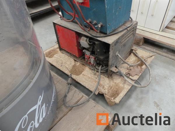 Grote foto de machine van het booglassen generator op benzinemotor doe het zelf en verbouw ijzerwaren en bevestigingsmiddelen