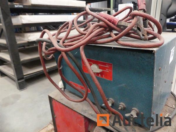 Grote foto de machine van het booglassen generator op benzinemotor doe het zelf en verbouw ijzerwaren en bevestigingsmiddelen