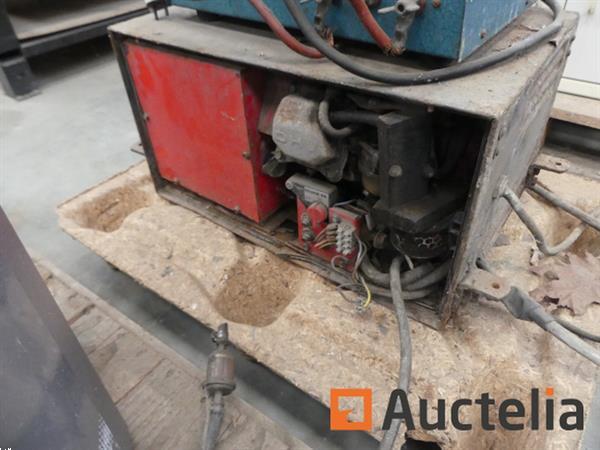 Grote foto de machine van het booglassen generator op benzinemotor doe het zelf en verbouw ijzerwaren en bevestigingsmiddelen