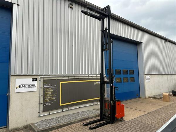 Grote foto vs 22202 elektrische triplex stapelaar bt freelift 4500mm doe het zelf en verbouw hefwerktuigen