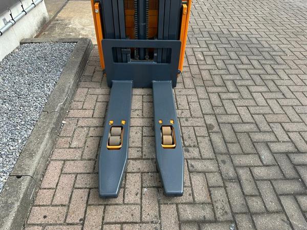 Grote foto vs 22208 elektrische triplex stapelaar still egvs14 5.390mm doe het zelf en verbouw hefwerktuigen