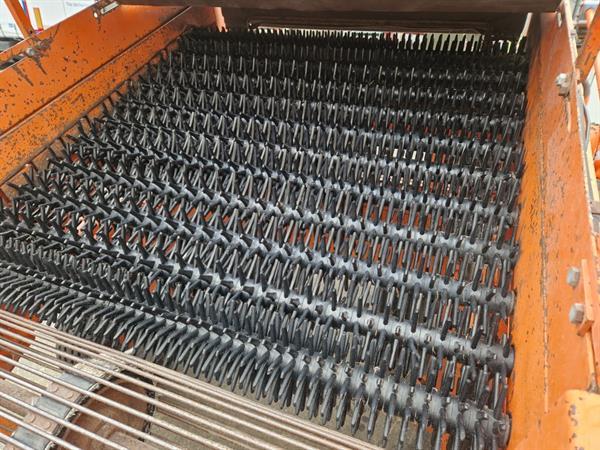 Grote foto nobels 2b beddenrooimachine voor bloembollen en wortelen agrarisch oogstmachines